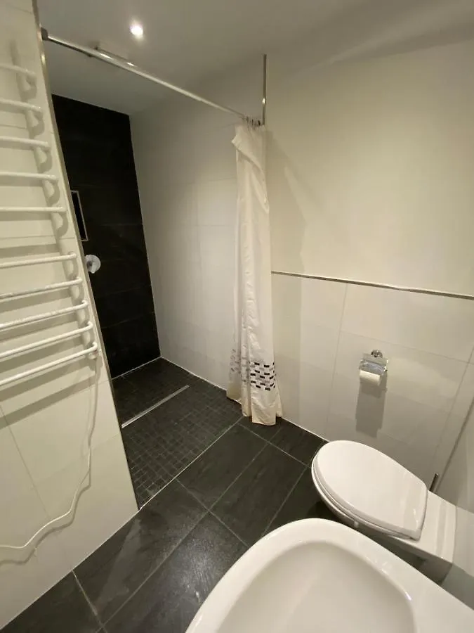 Studio-Apartment Am Wehrhahn 38 뒤셀도르프