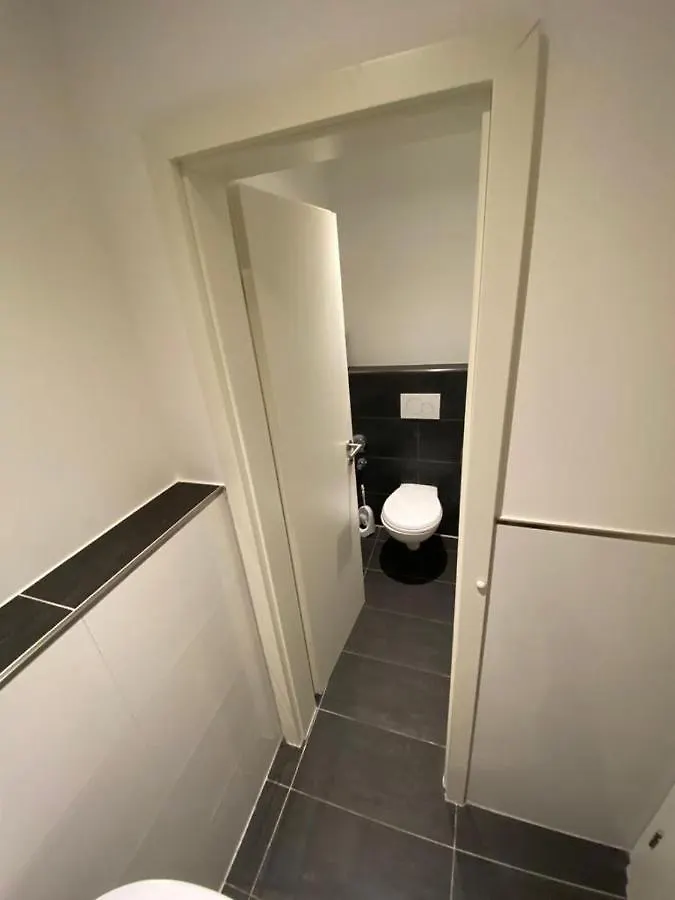 Studio-Apartment Am Wehrhahn 38 뒤셀도르프 0*,