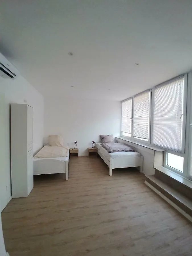Studio-Apartment Am Wehrhahn 38 뒤셀도르프 0*,