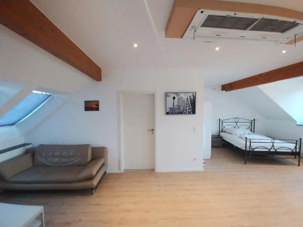 Studio-Apartment Am Wehrhahn 38 뒤셀도르프 아파트